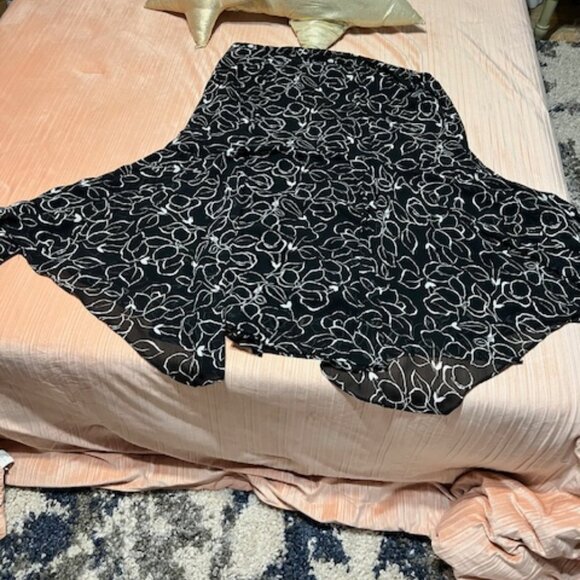 Chaps women flare black and white floral print skirt - Picture 3 of 5